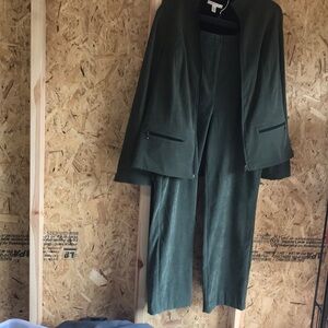 2 pcs/JM COLLECTIONS pant suit; jacket trimmed in back
